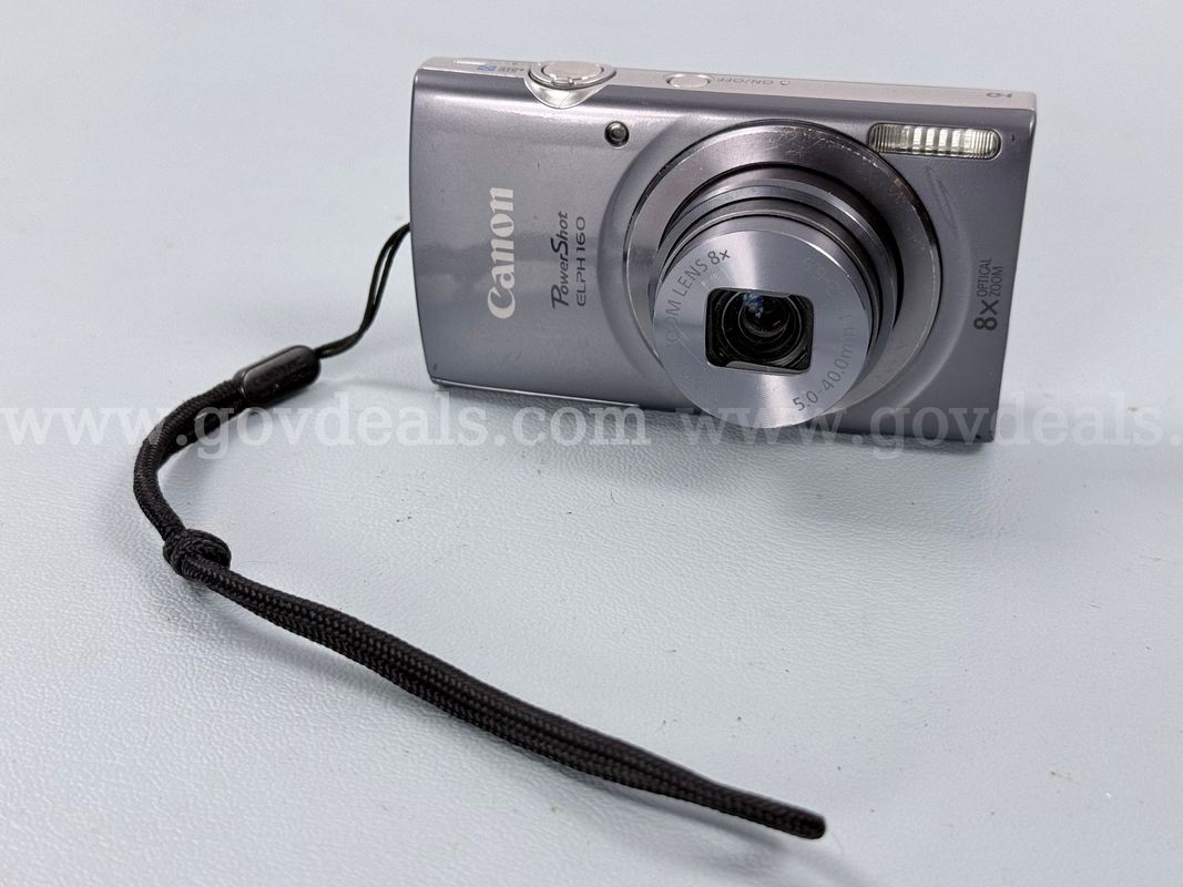 Canon PowerShot ELPH 160 Camera, Powers On