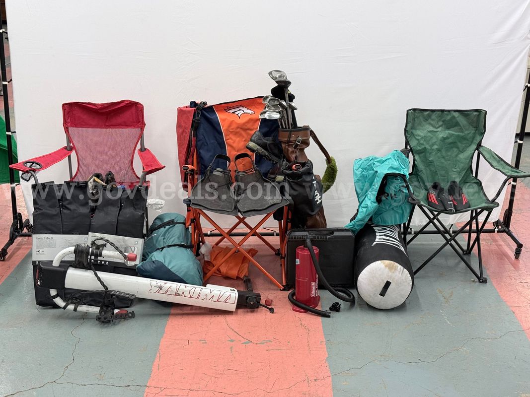 Lot of Sporting & Outdoor Items Including Decathlon Tent, Everlast Punching Bag, Golf Bag with Golf Clubs and More