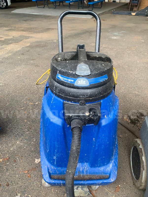 Windsor Recover Floor Vacuum