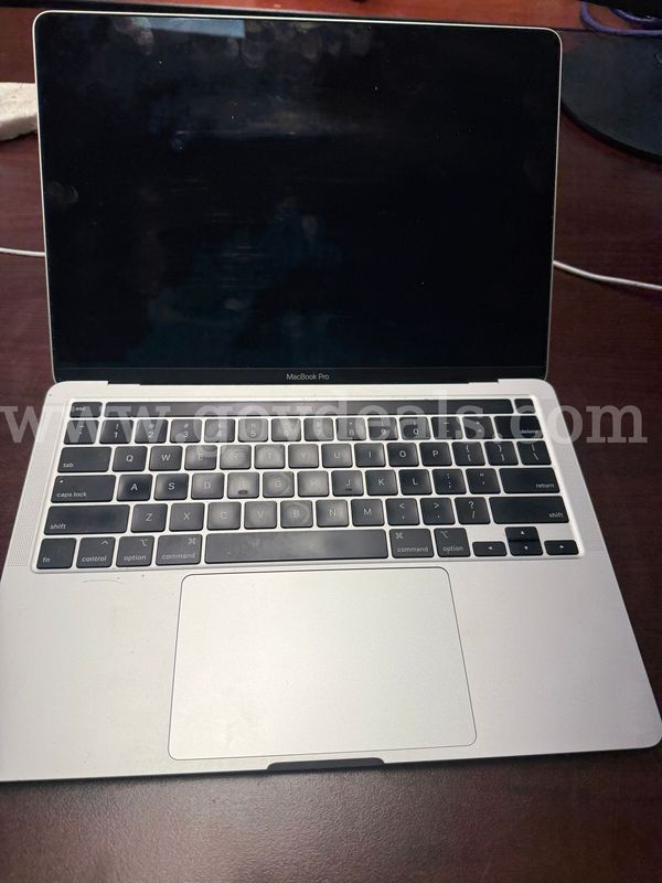 Approximately 40 MacBook Pros
