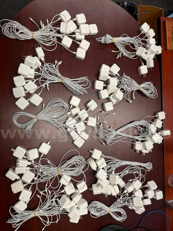 Apple USB-A Charging Blocks (100) & Apple USB A to Lightning cable (100)