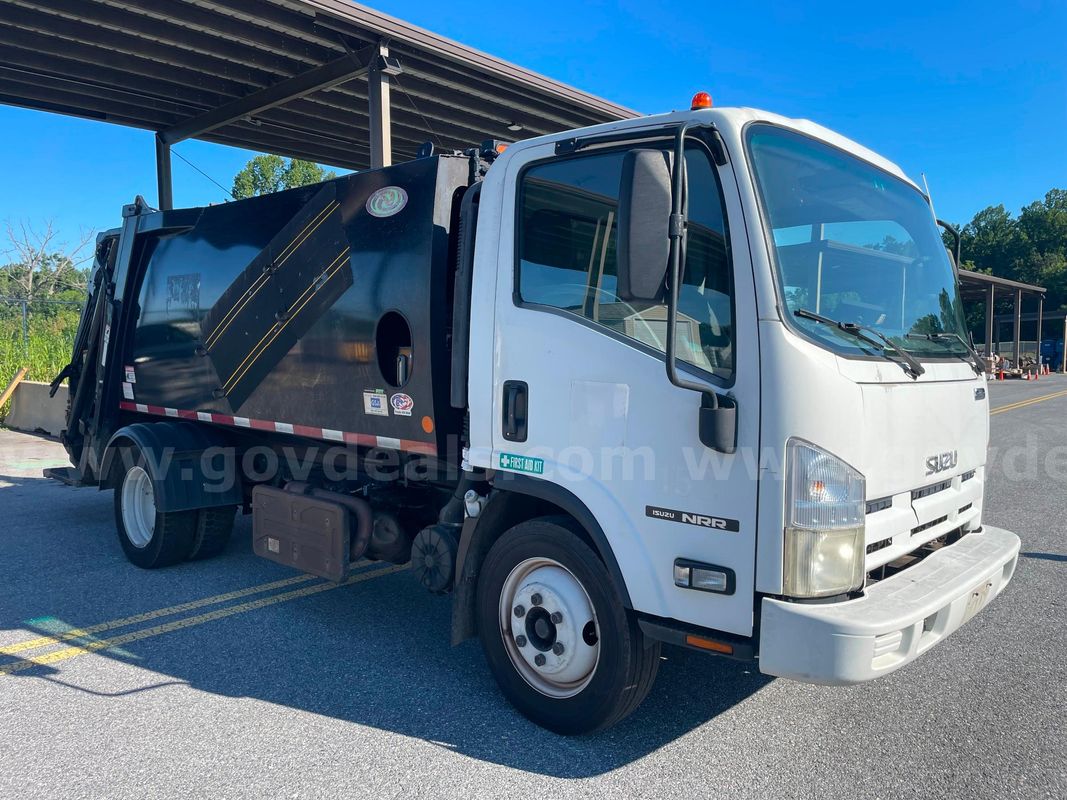 Izuzu Trash Truck