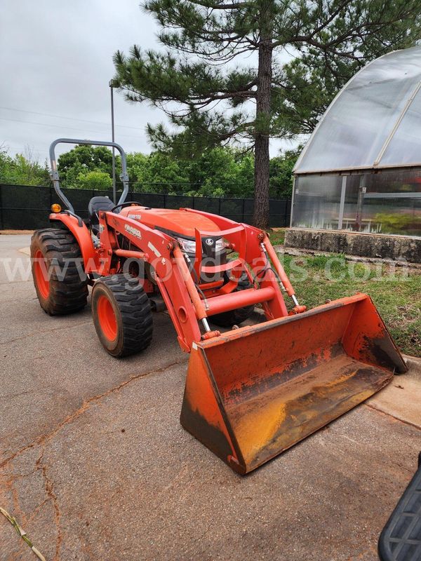 Kubota MX5800D Tractor