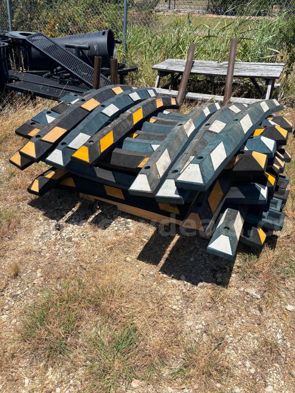 Rubber Parking Block And Rubber Speed Bumps