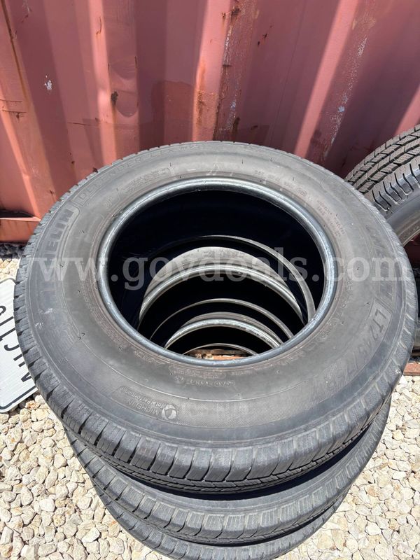 4 Michelin tires LT245/75R17