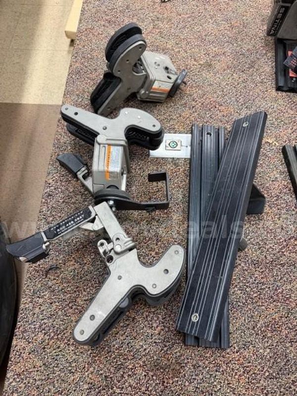 Extra parts and pieces of T-Rail Blac-Racs