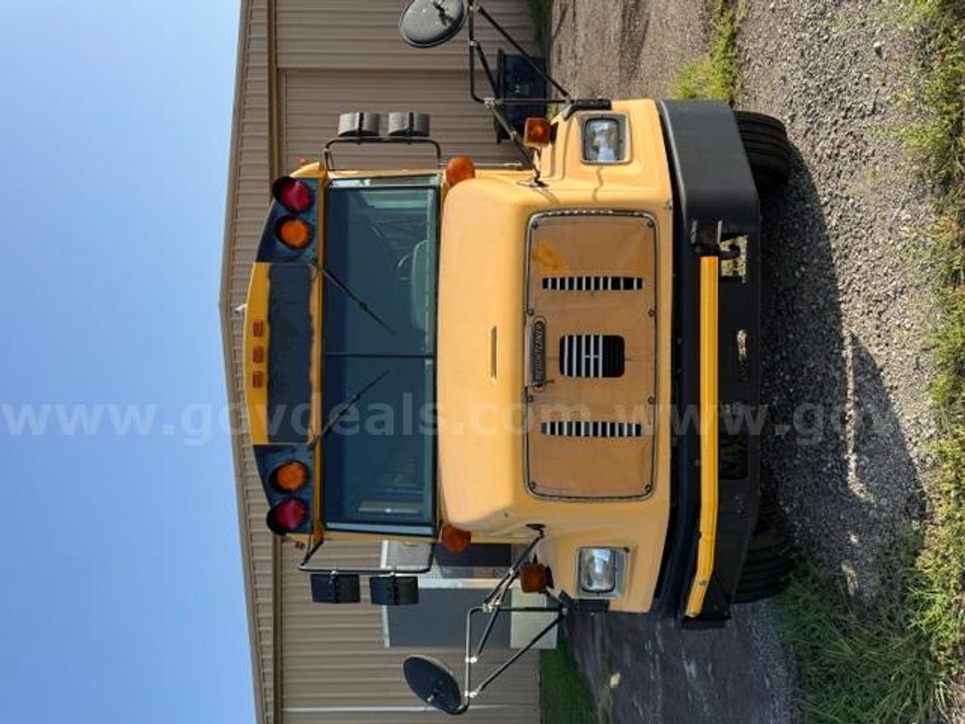 2007 THOMAS FREIGHTLINER BUS 68