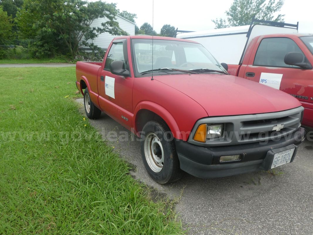 1996 Chevrolet S10 Pickup Reg. Cab Short Bed 2WD