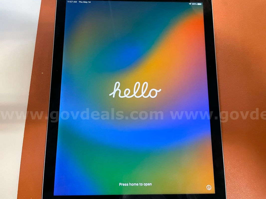 iPad Pro 9.7" - Black- 32GB - WIFI only (ID# 45853) (D-Case) (NoUPC) ($10)