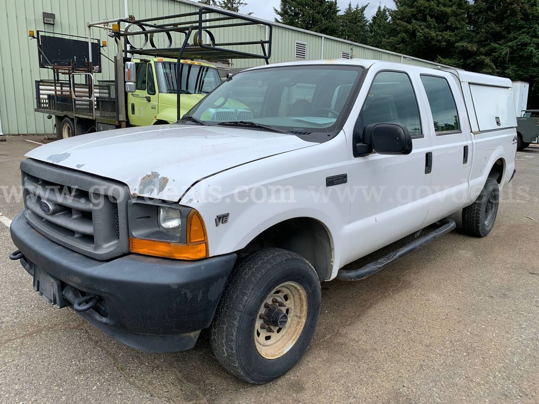 2001 Ford F-250 SD XL Crew Cab 4WD Truck w/ Canopy (ID# 46150) (EF04) (26-1647) 310