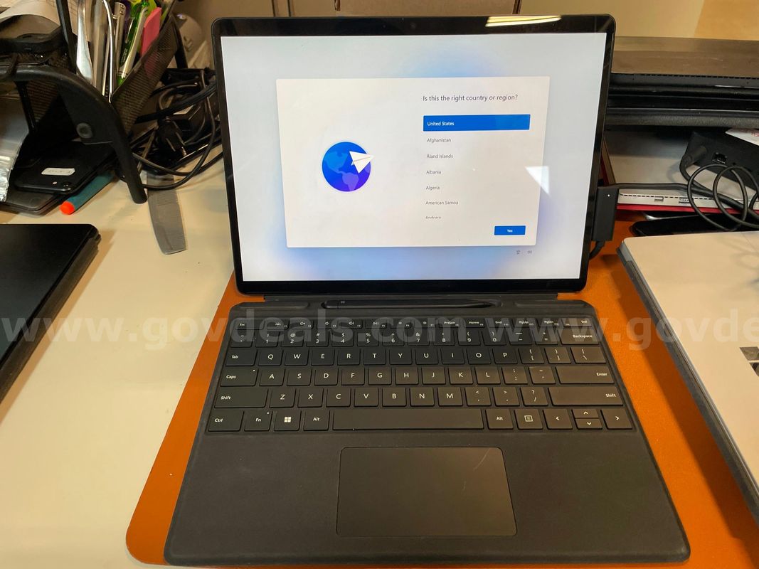 Microsoft Surface Pro 8 - i7/16/256 | Windows Installation Confirmed (ID# 46165) (D-Case) (No UPC) ($10)