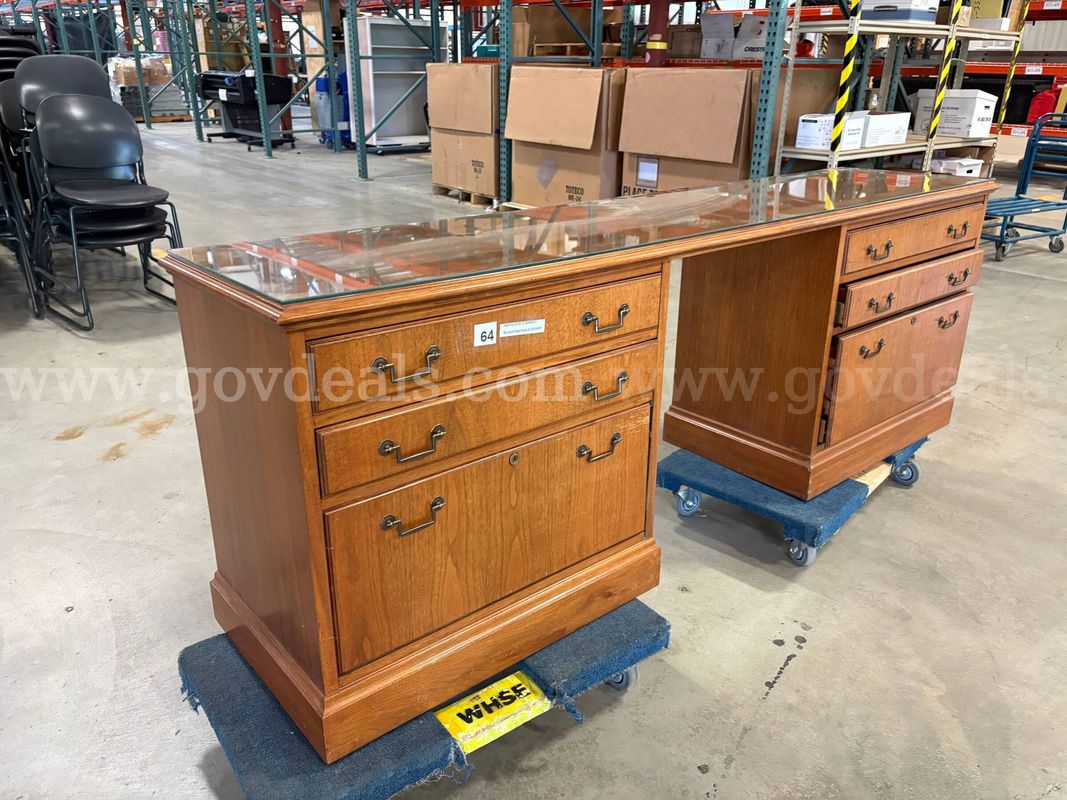 Wood Desk with Glass Top (ID #46300) (G10-1L) (25-4441-7) 048