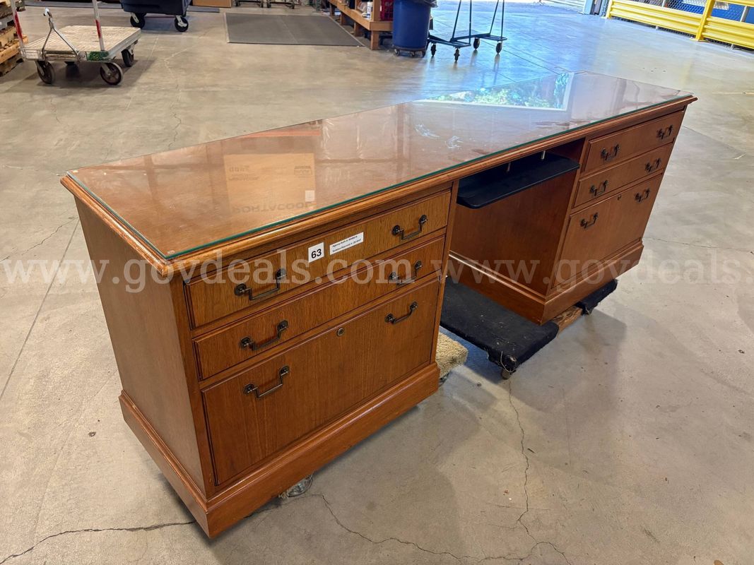 Wood Desk with Glass Top (ID #46303) (G11-1R) (25-4441-7) 048