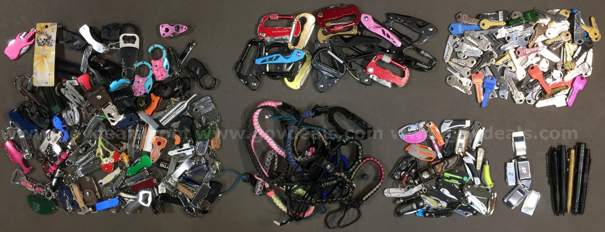 Tactical Novelties Lot: Mini Knives, Pens, & Gear (ID# 46354) (TSA #4) (NO UPC) (10)