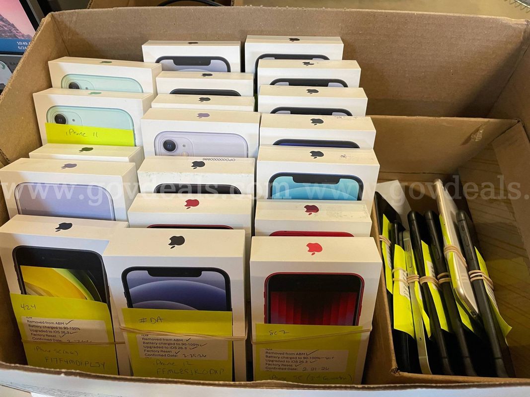 Lot of ct. 32 iPhones - 6s, 11, 12, 13 and SE (ID# 46374) (H02-2L) (26-1559-1) 056