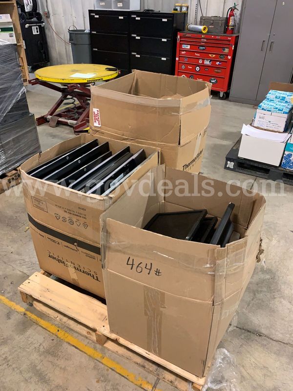 Pallet of Assorted Dell/HP 17"-24" Monitors + Stands (ID# 46536) (I09-2R) (No UPC)