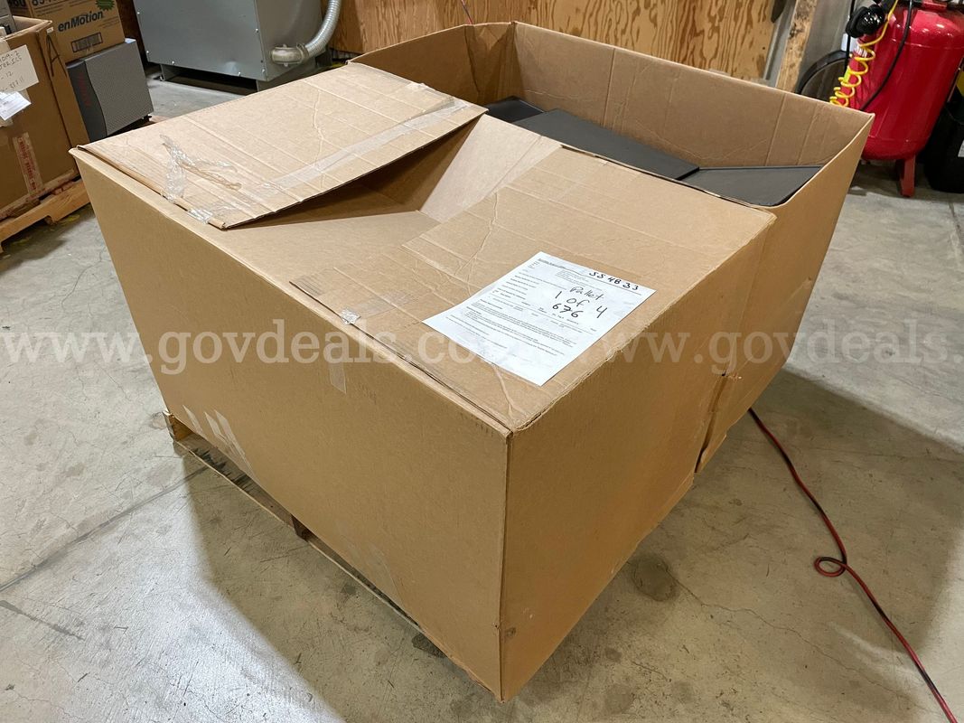 Pallet of Monitors (ID #46542) (J12-1L) (26-0547-96) 310