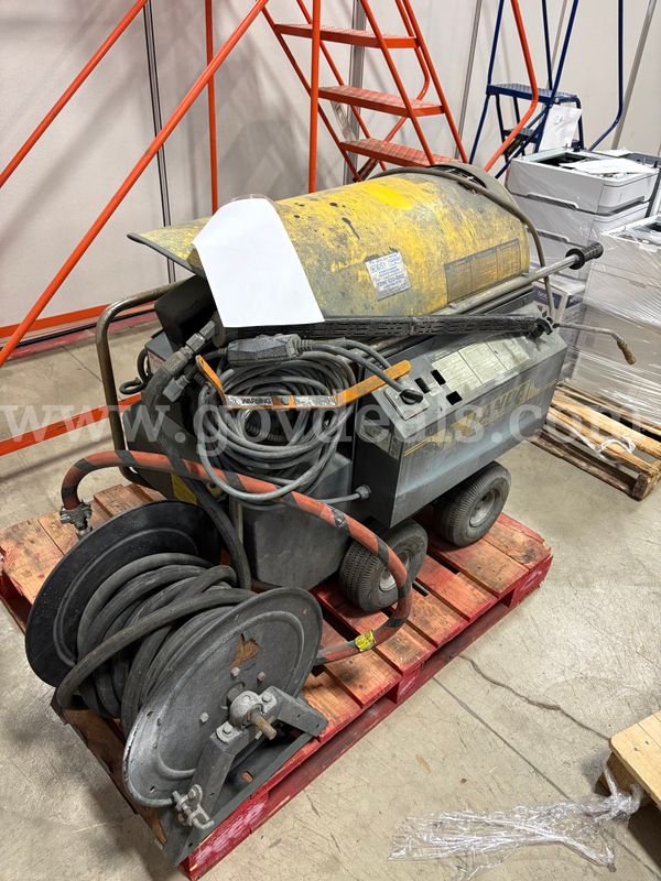 Landa Pressure Washer + Wall Mounted Hose Reel | 1 PLT (ID# 46759) (H05-1L) (26-1458-1) 405
