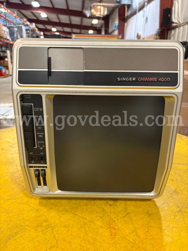 Singer Caramate Model 4340 Slide Projector + Case | 1 PLT (ID# 46764) (J02-4L) (26-1458-2) 405