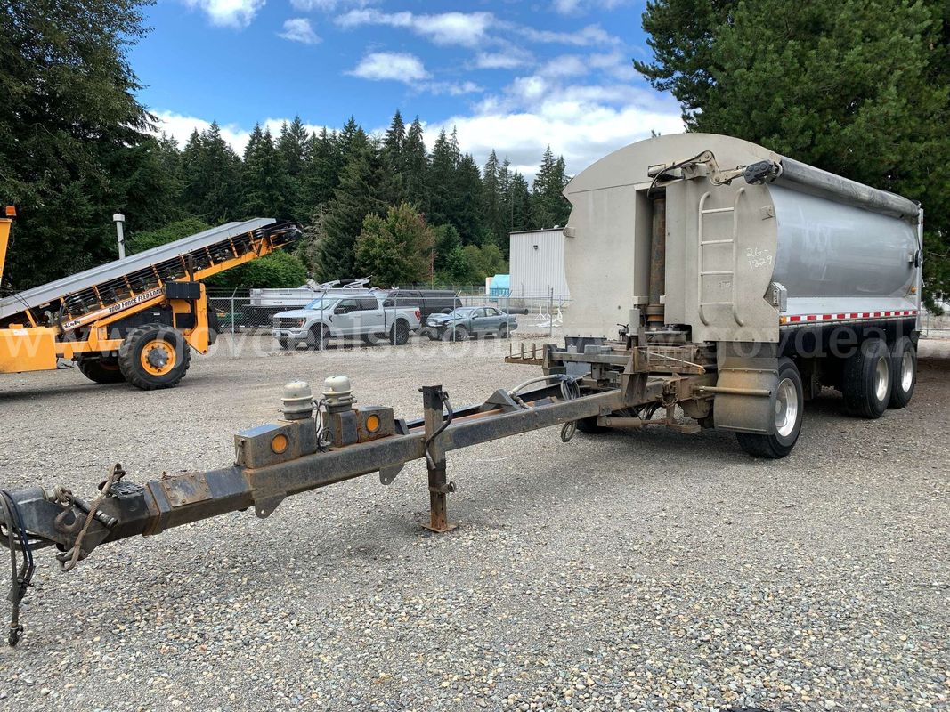 2011 Columbia Body 3 Axle Turn Table Pup Trailer w/ Convex Body (ID# 46779) (TCO) (26-1829) 11700