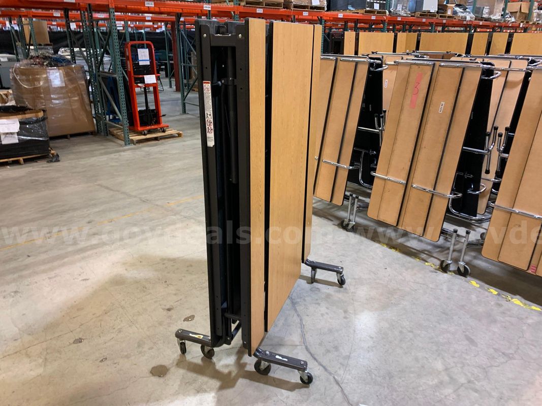 Folding Table With Seating (ID #46859) (J5-1R) (26-1279-2) 35405