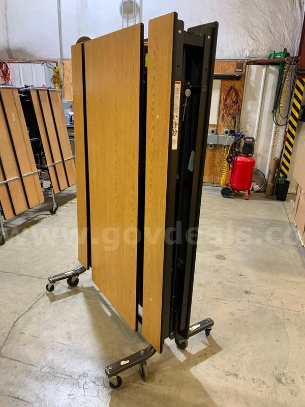 Folding Table With Seating (ID #46862) (J8-1R) (26-1279-2) 35405
