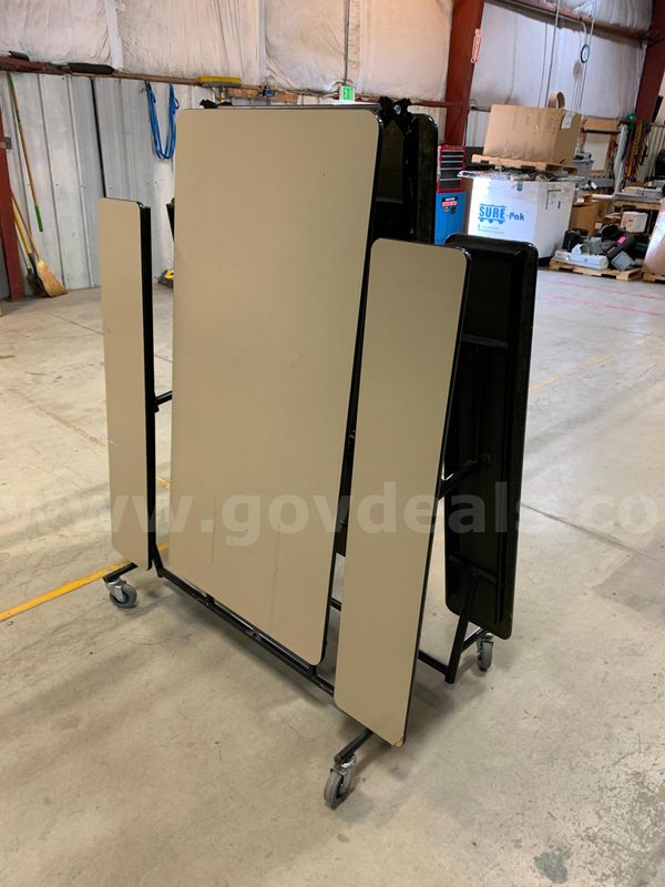 Folding Table With Seating (ID #46864) (J11-1R) (26-1279-2) 35405