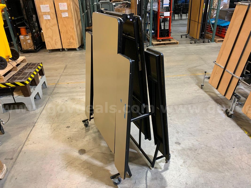 Folding Table With Seating (ID #46865) (J11-1L) (26-1279-2) 35405