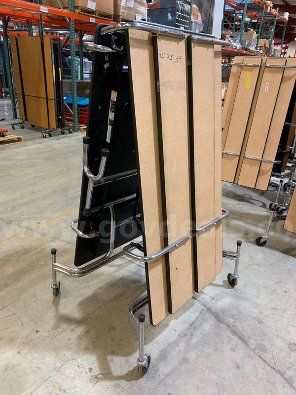 Folding Table With Seating (ID #46866) (H4-1L) (26-1279-2) 35405