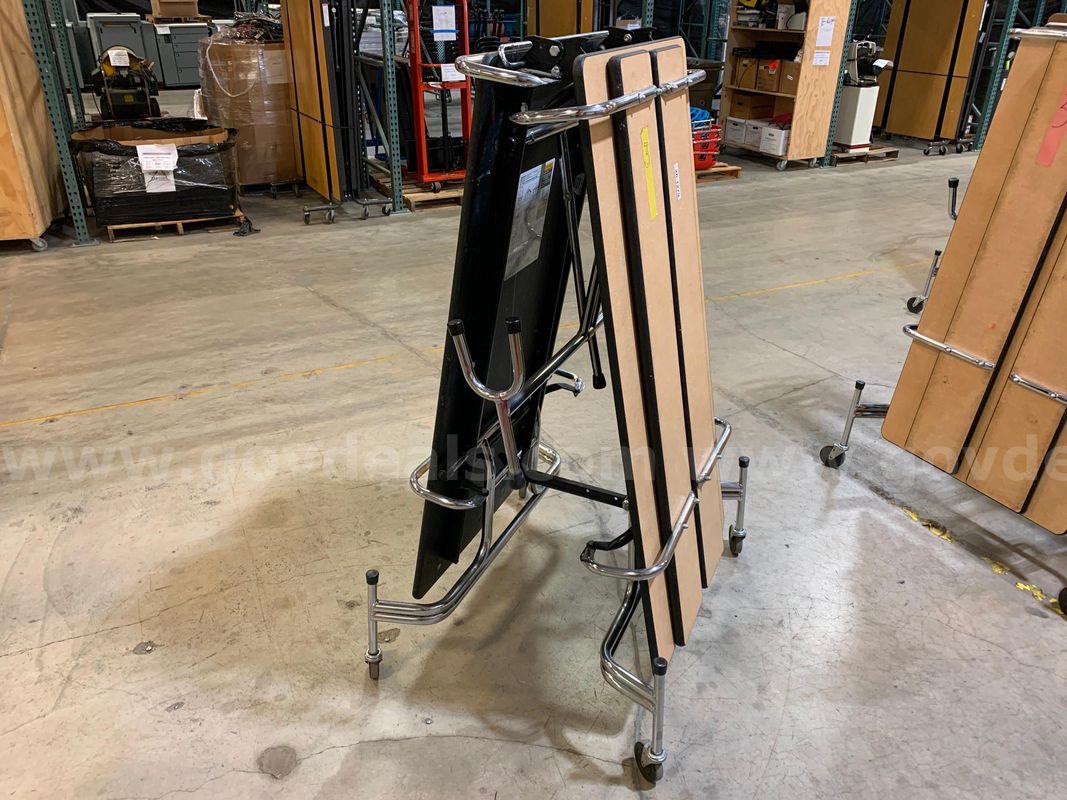 Folding Table With Seating (ID #46867) (I5-1R) (26-1279-2) 35405