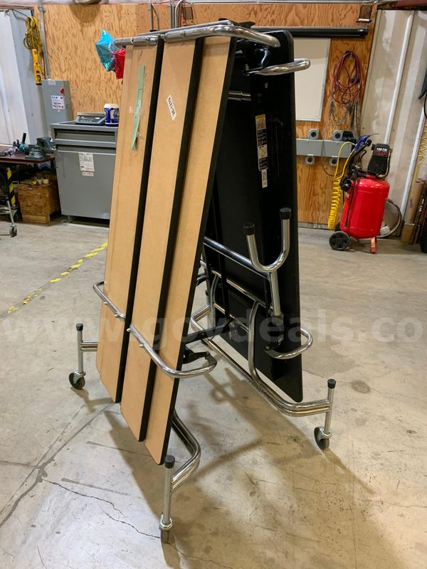 Folding Table With Seating (ID #46870) (H7-1R) (26-1279-2) 35405