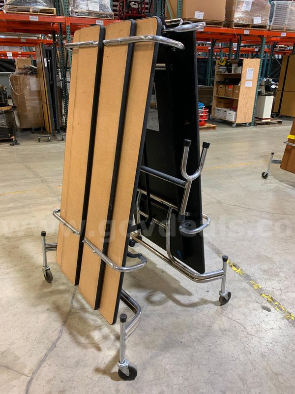 Folding Table With Seating (ID #46873) (G5-1R) (26-1279-2) 35405