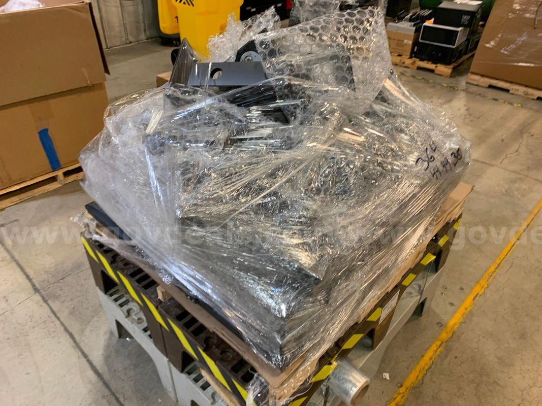 Pallet of Monitors & Stands (ID #46877) (J6-2R) (26-1564-31) 310