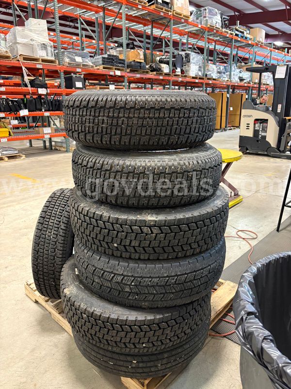 Pallet of Tires | Toyo, Goodyear & More! | Approx. Ct.13 (ID# 46919) (J09-2L) (26-1124-11) 24300
