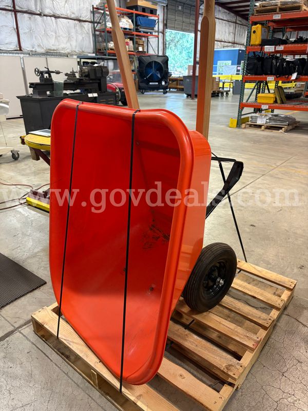 Orange Plastic Wheel Burrow (ID# 46928) (G06-2R) (26-1931-15) 300