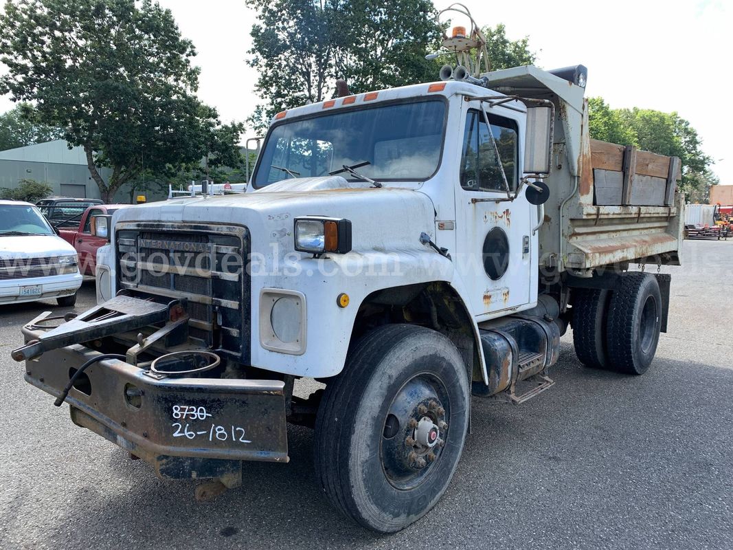 1983 International 1954 Dump Truck (ID# 46940) (E12) (26-1812) 20503