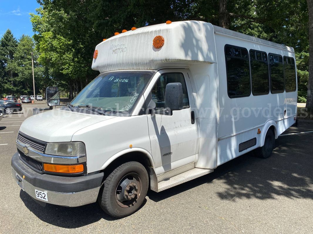 2012 Chevrolet Express 13 Passenger Bus w/Wheelchair lift (ID #46945) (PRT) (26-0246) 11700