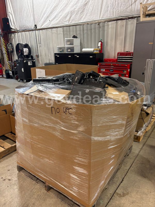 Pallet of Docking Stations | HP, Surface, Dell & More! (ID# 46954) (H08-1L) (No UPC)