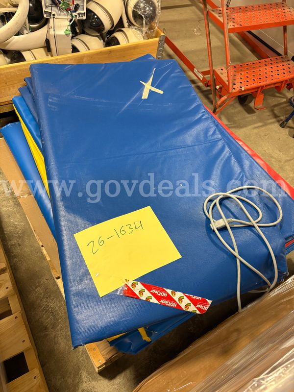 Blue/Red Tumbling Mats (ID# 46958) (G11-2L) (26-1634-13) 693