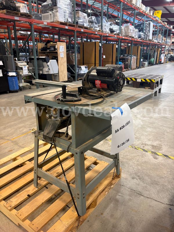 10" Delta Contractor Saw (ID# 46961) (Center 2L) (26-1931-11) 300