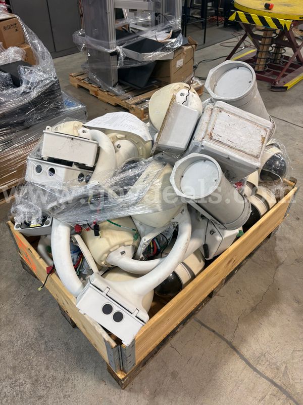 Pallet of Misc. Security Cameras | Flir, Bosch, & More! (ID# 46980) (J12-3L) (26-1514-151) 42701