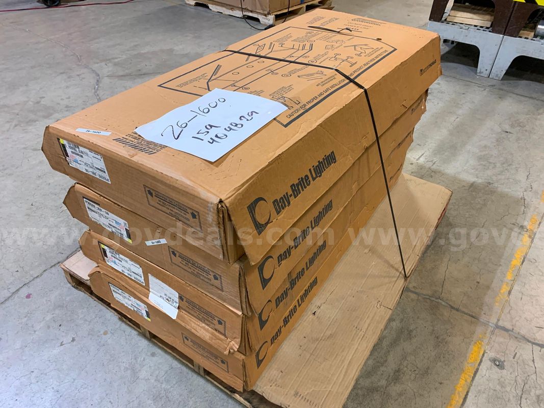 Pallet of Fluorescent Overhead Light Fixtures (ID #46996) (G7-2R) (26-1600-6) 82237