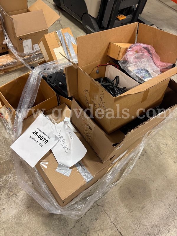 Motorola Radios / Misc. Police Gear | 1 PLT (ID# 47002) (I08-1L) (26-0070-76) 376
