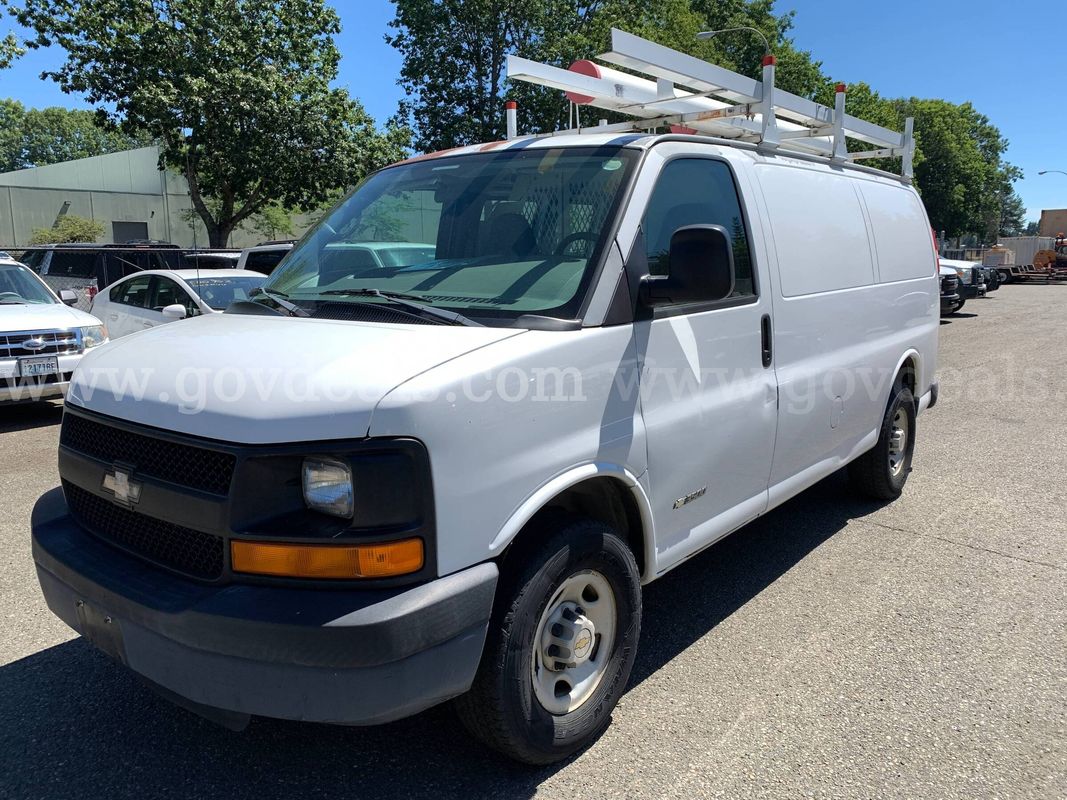 2005 Chevrolet Express 3500 RWD Caro Van (ID# 47015) (EF6) (26-2002) 23402