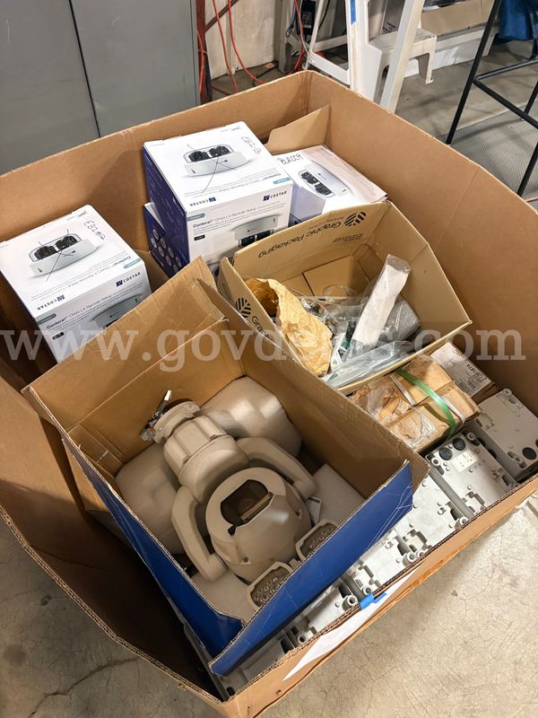 Mixed Security Camera Lot | 1 PLT (ID# 47048) (H13-2L) (26-1524-151) 42701