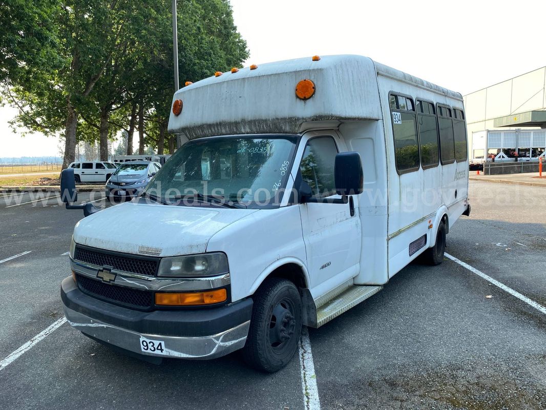 2012 Chevrolet Express 13 Passenger Bus w/Wheelchair Lift Bus (ID #47058) (PRT) (26-0835) 11700
