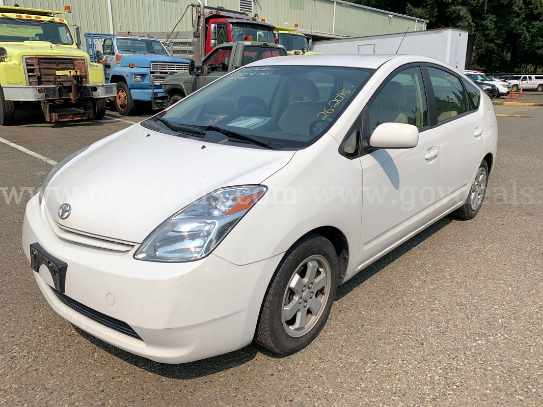 2005 Toyota Prius Hybrid Hatchback *Tow-Away* (ID# 47060) (W10) (26-2045) 11700