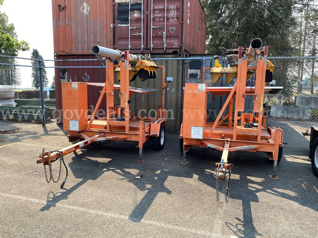 Set of PTL2.4x Portable Traffic Signal Trailers (ID #47084) (BullPen) (25-4823) 11700