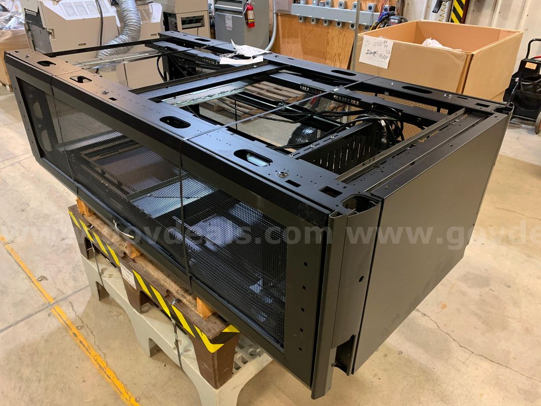 Pallet With Server Cabinet (ID #47122) (G1-3LR) (26-2152-2) 405