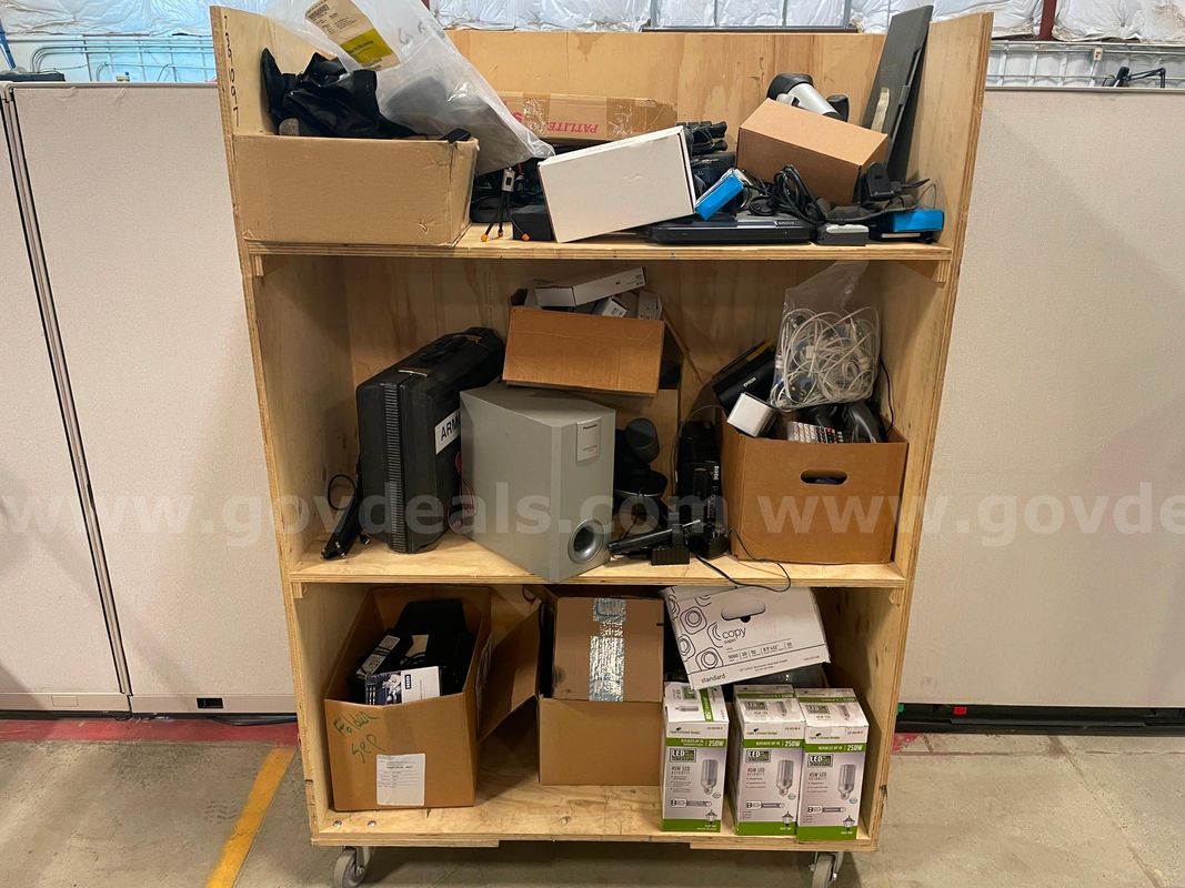 Assorted Cart of Miscellaneous Items | Meeting Equipment | Office Supplies (ID# 47133) (H06-1L) (No UPC)